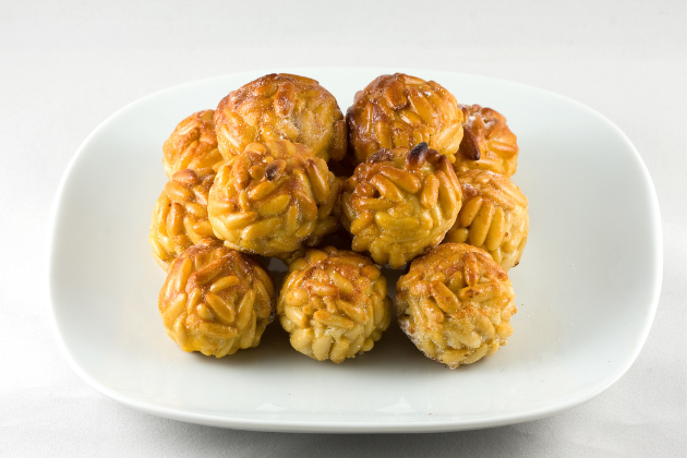 Panellets de piñones