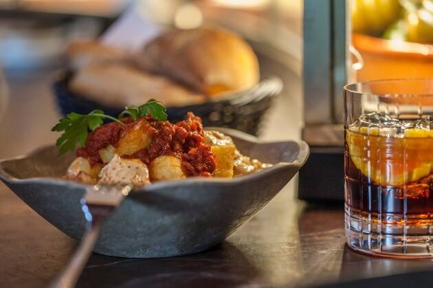 Bravas
