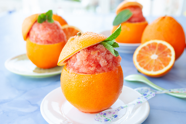 Sorbete de naranja con rosas