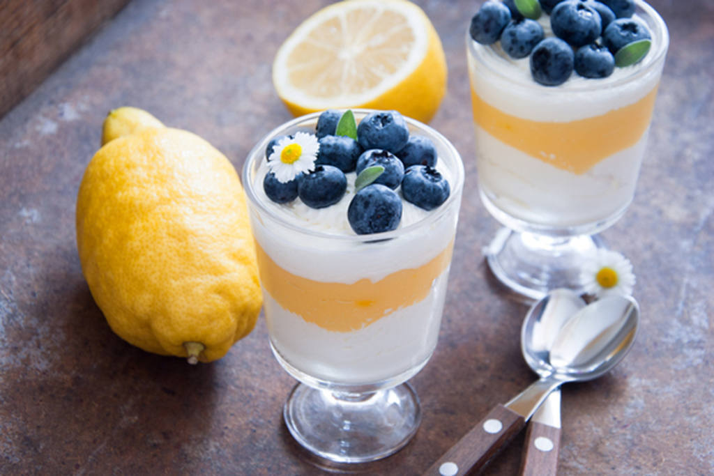 Crema de limón con arándanos
