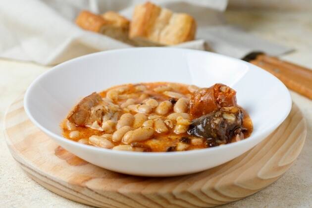 Fabada asturiana en olla de cocción lenta