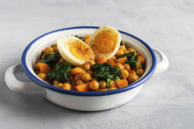 Potaje de garbanzos, espinacas y huevo duro