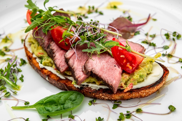 tostada de roastbeef