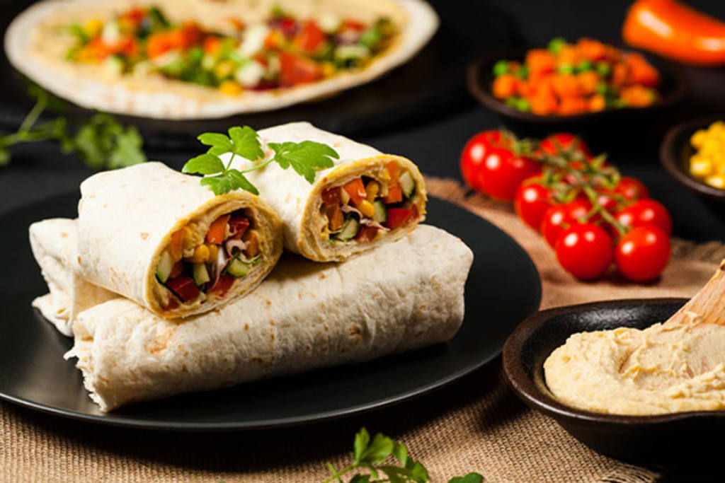 Wrap de hummus y verduras.