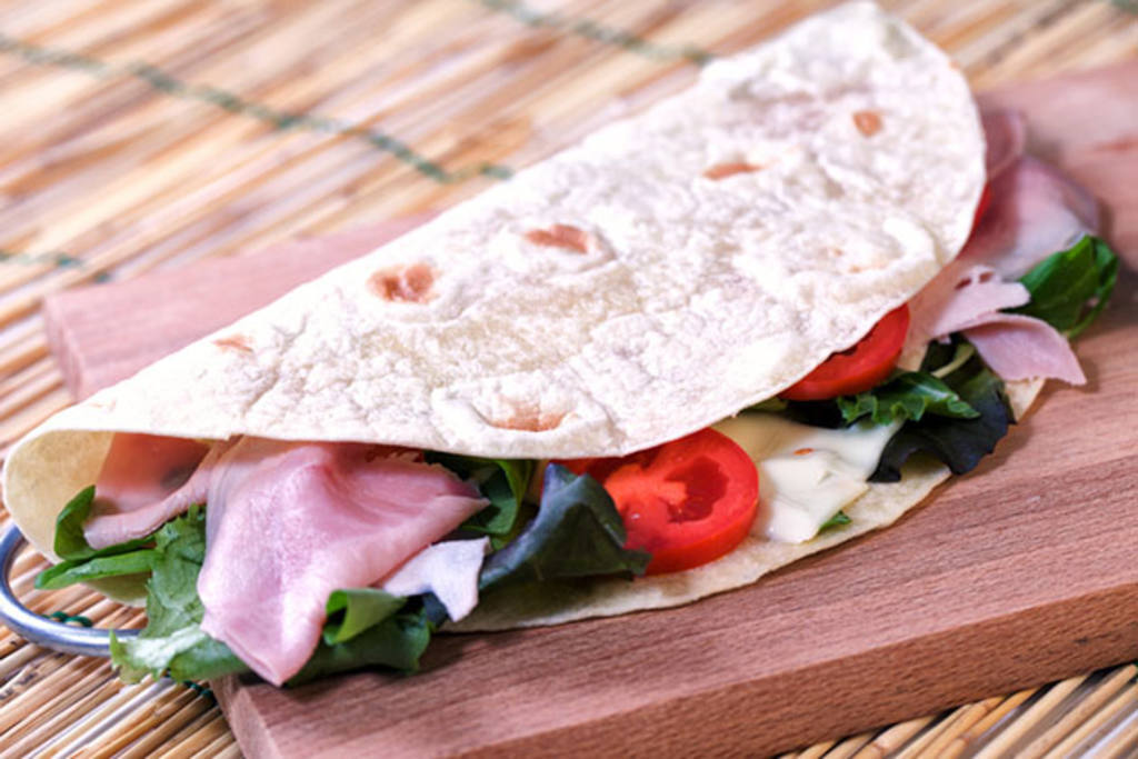 Wrap de mozzarella y jamón.