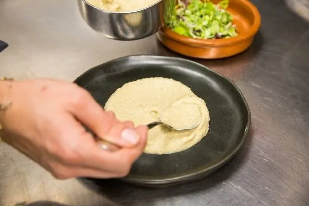 Calamar a la plancha con parmentier de berenjena ahumada