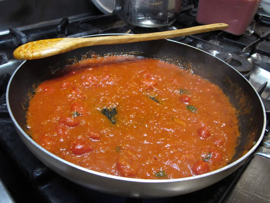Dejar cocinar conjuntamente todos los ingredientes a fuego medio durante 15 minutos aproximadamente. 