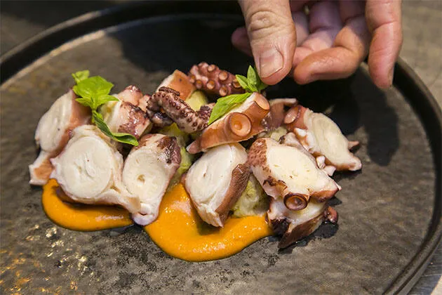 Pop de roca amb salsa mojo i trinxat