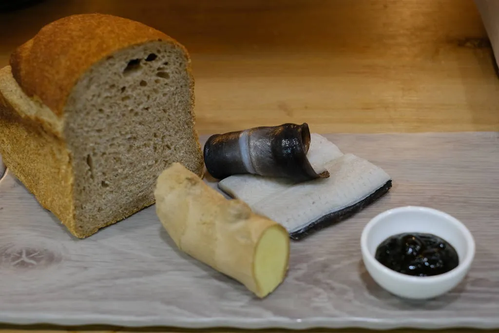 ‘Xapadillo’ de anguila con alga nori y jengibre
