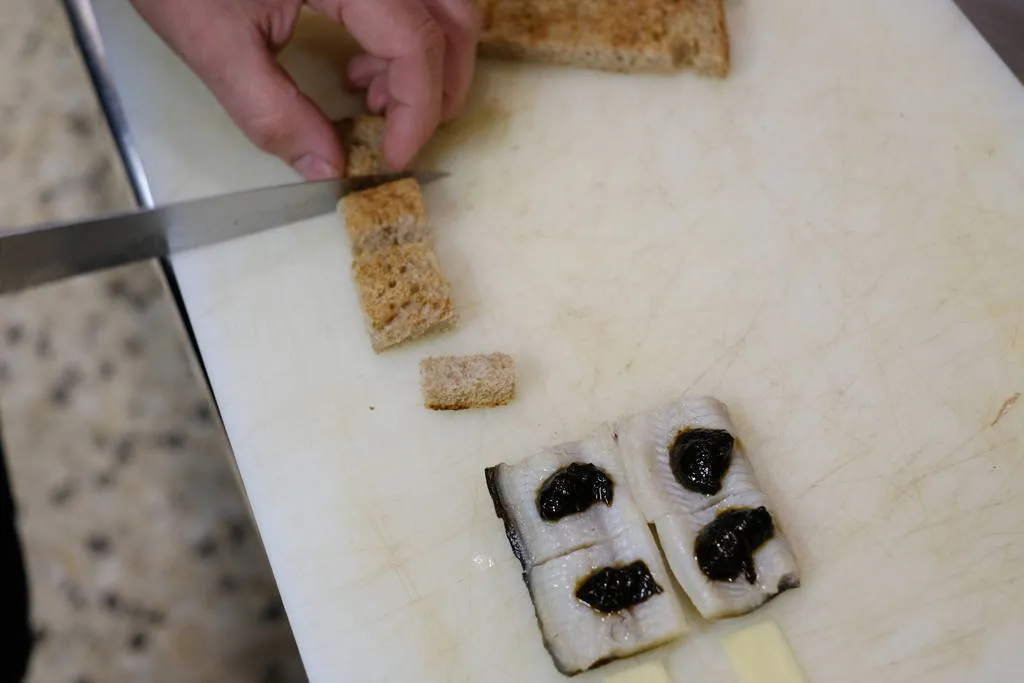 ‘Xapadillo’ de anguila con alga nori y jengibre