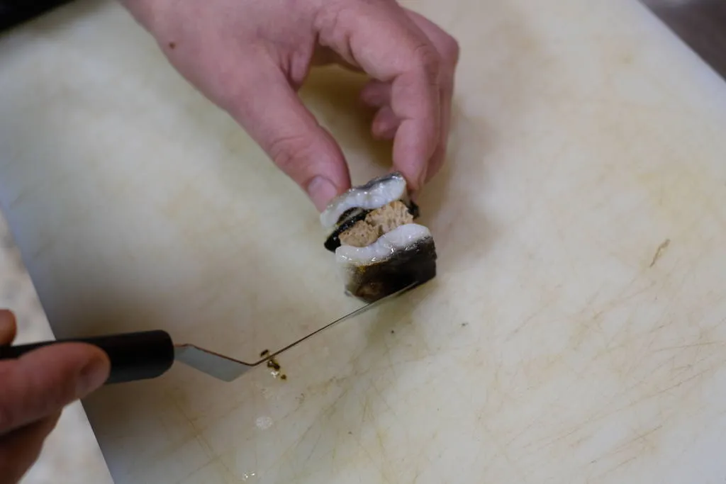 ‘Xapadillo’ de anguila con alga nori y jengibre