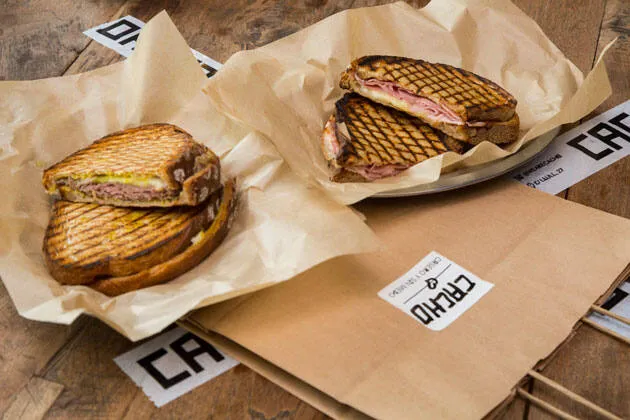 Cacho: raciones generosas de comida casera
