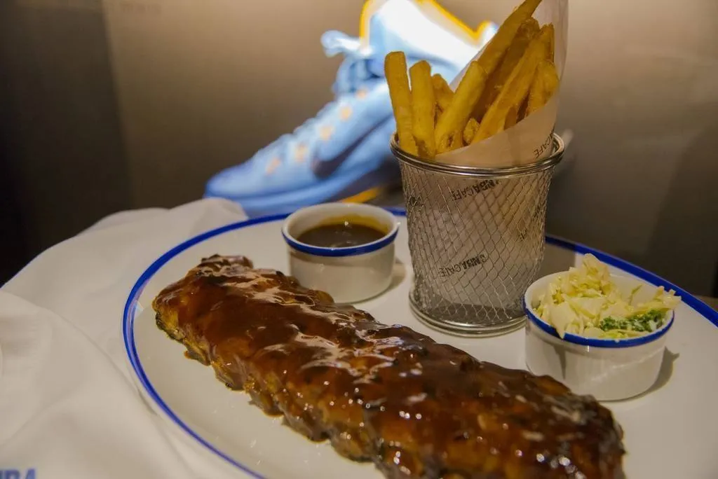 NBA Café. Ribbs