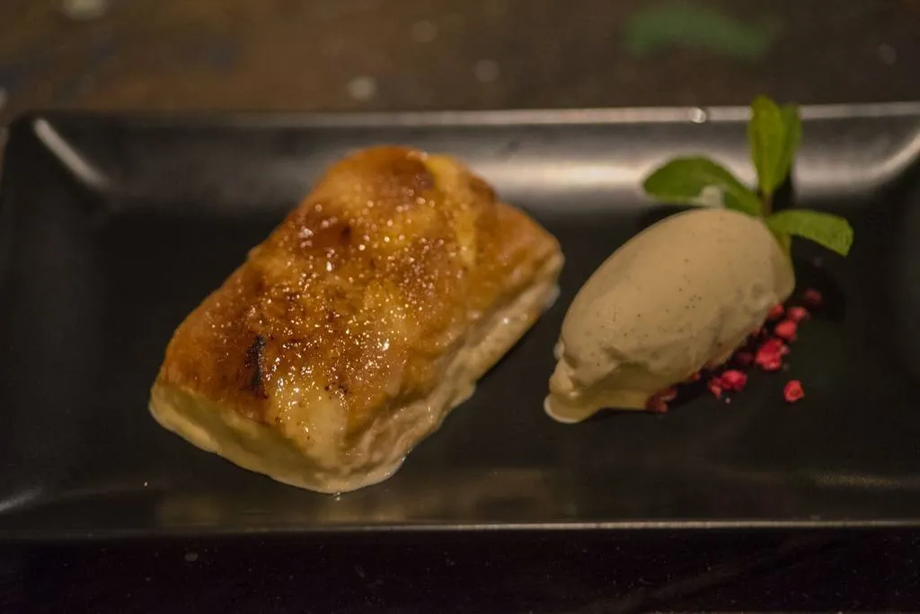 Cera 23. Torrija con helado de vainilla