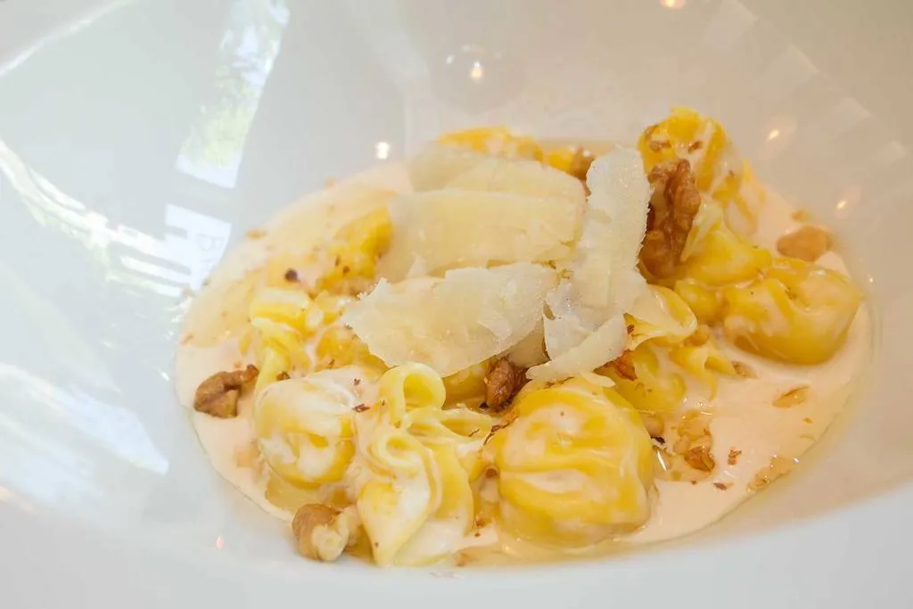 Mika Milan. Fiochetti de queso y pera con salsa de nueces
