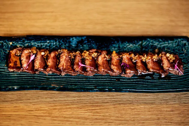 Hotaru: brasas, sushi y producto con sello japonés