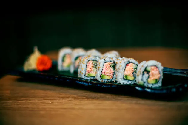Hotaru: brasas, sushi y producto con sello japonés