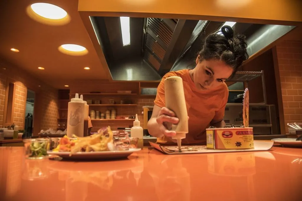 Maridaje Nobook: makis de salmón en tempura con cerveza Inedit