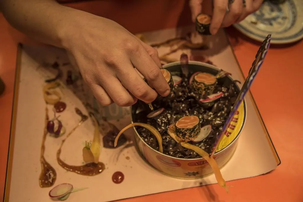 Maridaje Nobook: makis de salmón en tempura con cerveza Inedit