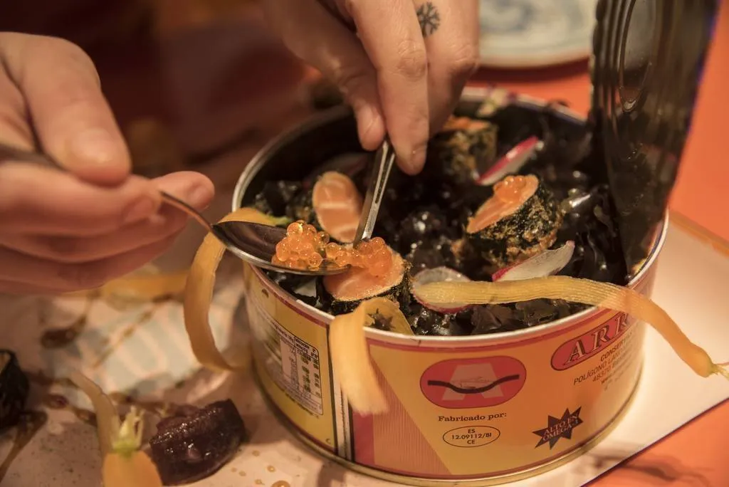 Maridaje Nobook: makis de salmón en tempura con cerveza Inedit