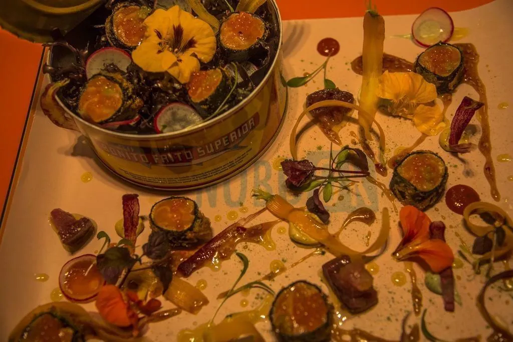 Maridaje Nobook: makis de salmón en tempura con cerveza Inedit