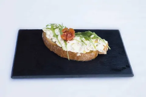 Pintxo d'amanida de tonyina