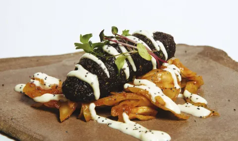 Kefta raw y kimchi de repollo