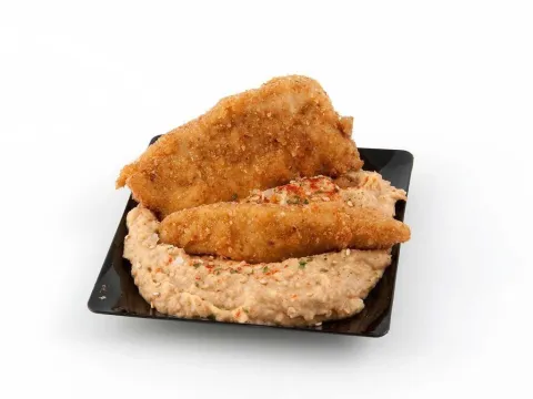 Hummus de lentejas con tiras de pollo raído al-hanud