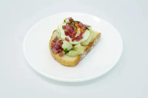 Tosta de huevos rotos