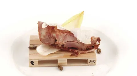 Canelón invertido de pollo de corral con queso de Ullastrell