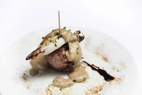 Mar i muntanya del Mano amb salsa de ceps