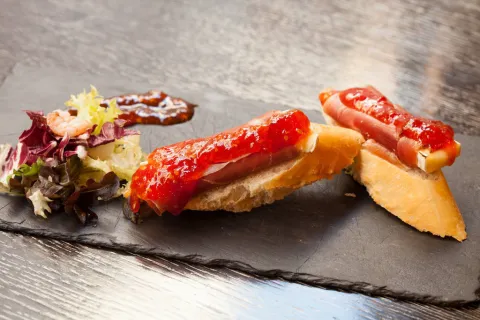 Menú de tapas + 2 Estrella Damm de 33 cl