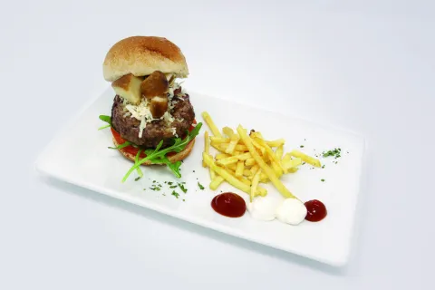 Mini hamburguesa de buey con boletus y trufa