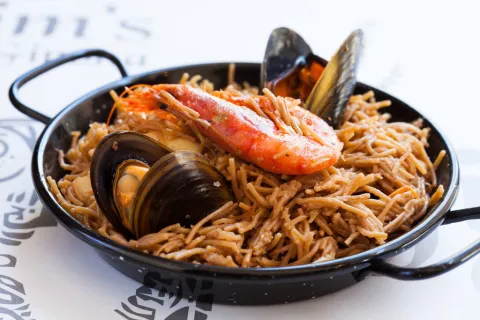 Menú de tapas + 2 Estrella Damm de 33 cl
