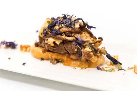 Rillettes de mejillas de cerdo con shiitake