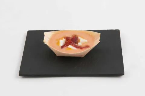 Degustación de salmorejo con piquitos