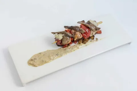 Brocheta trufada con setas