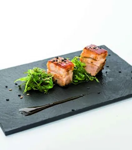 Cansalada viada amb teriyaki i amanida d'algues