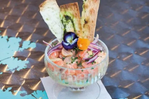 Fresquito y molón, ¡Cebiche de salmó! + cervesa malquerida