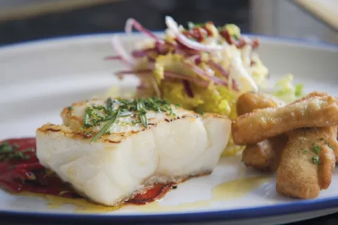Plat de bacallà + Cervesa Inedit 33 cl