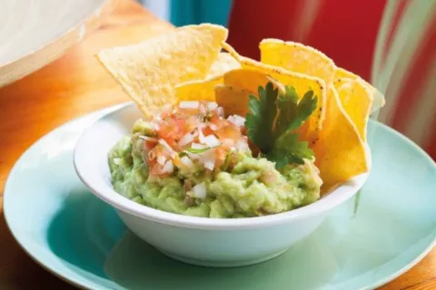 Nachos amb guacamole + cervesa malquerida