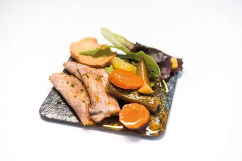 Presa de cerdo ibérico en escabeche de cítricos