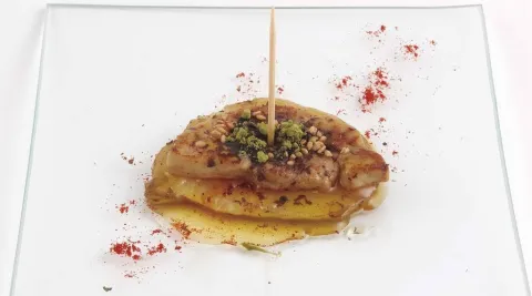 Caramelizado de sésamo, foie y té verde