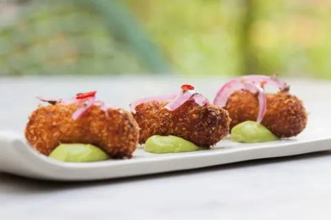 Croqueta de cochinita pibil amb x-nipec + cervesa malquerida
