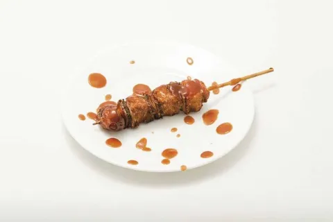 Brocheta marinada de pollo
