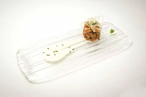 Tartar de salmón y ajoblanco