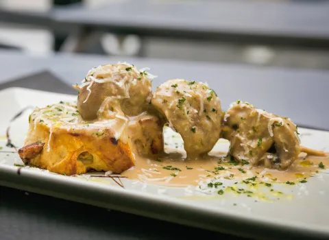 Brocheta de Champiñón en doble salsa 