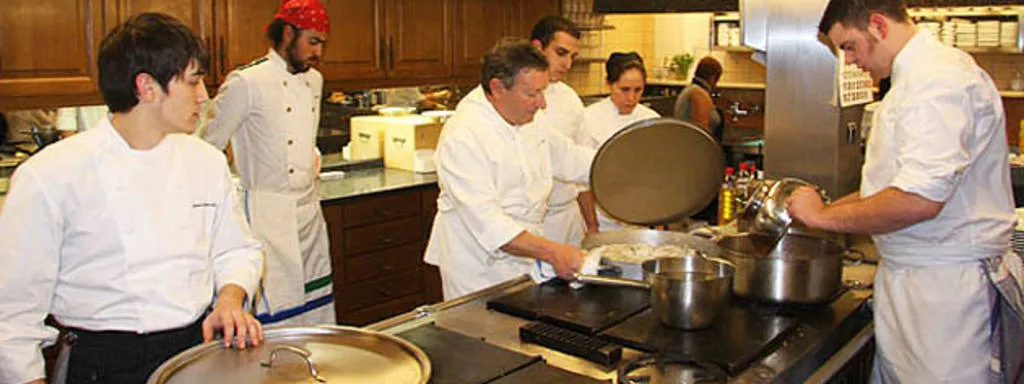 Sociedades Gastronómicas y txokos, templos del cocinillas