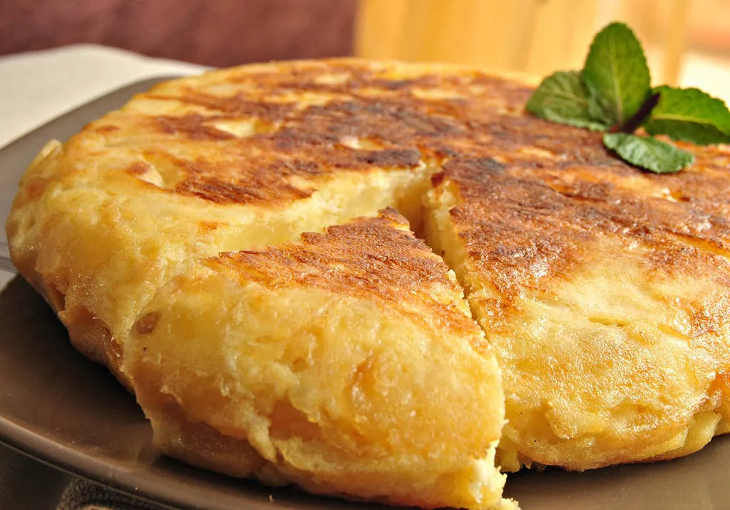 Truita de patates, la preferim daurada i ben daurada