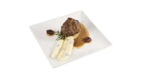 Carrillada de cerdo ibérico con puré de patatas y salsa de nuestra tierra. 